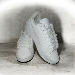 adidas White Athletic Shoes Size 9 Great Condition